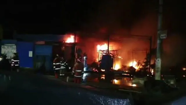 Los voluntarios de hasta tres unidades de la compañía de Bomberos tuvieron que intervenir en la emergencia.