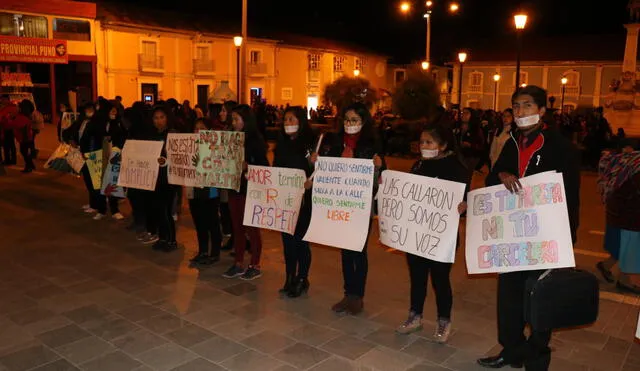 Realizan vigilia por alarmante cifra de feminicidios en Puno