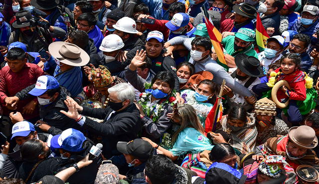 En un acto masivo Evo Morales y Álvaro García Linera fueron recibidos en la ciudad boliviana de Villazón tras casi un año en el exilio. Foto: AFP