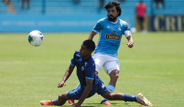 Jugadores del fútbol peruano tendrán que jugar con mascarillas por el coronavirus. Foto: Grupo La República