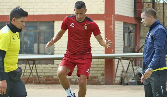 El futbolista argentino reveló que llegó a perder siete kilos al no poder ingerir alimentos a causa del coronavirus. Foto: Melgar.