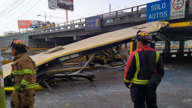 Pueblo Libre: bus se queda sin techo tras pasar por debajo de puente de la avenida Brasil [FOTOS y VIDEO]