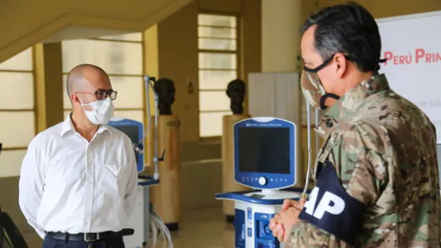 La entrega de los equipos se produce bajo la estrategia ‘La Salud nos une’, en la que el Servicio de Electrónica de la Fuerza Aérea se compromete a reparar ventiladores mecánicos para pacientes UCI.(Foto: Minsa)