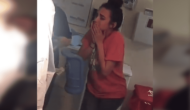 YouTube: joven entra al parto de su hermana para conocer a su sobrinito y casi sufre desmayo [VIDEO]