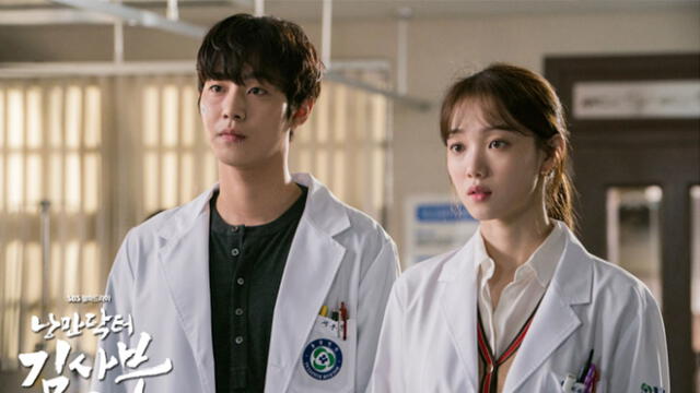 El drama aborda la historia de dos estudiantes de medicina que ejercen sus labores en un hospital pequeño.
