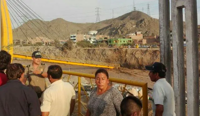 SJL: Puente Talavera colapsa tras aumento de caudal del río Huaycoloro