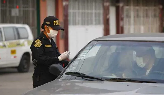 Militares restringen tránsito de vehículos en SJL por incumplimiento de cuarentena