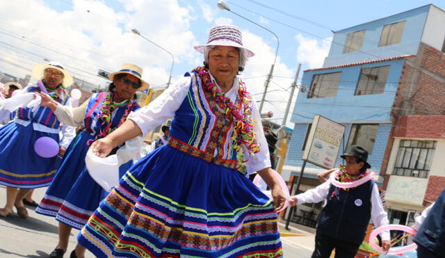 Arequipa: Realizaron colorido pasacalle por carnavales en Mariano Melgar [FOTOS]