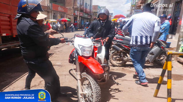Entidades financieras dejaban sus motos en plena vía pública en Juliaca