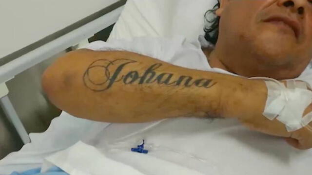 Toño Centella guarda dos imágenes tatuadas en el cuerpo. Uno de ellos inmortaliza el nombre de Johana en su antebrazo. (Foto: Captura En Exclusiva)