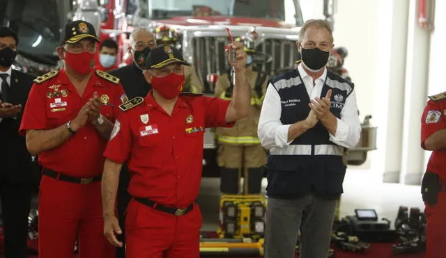 Alcalde de Lima entregó al Cuerpo general de Bomberos la remodelada Bomba ROMA 2. Foto: Marco Cotrina / URPI-GLR