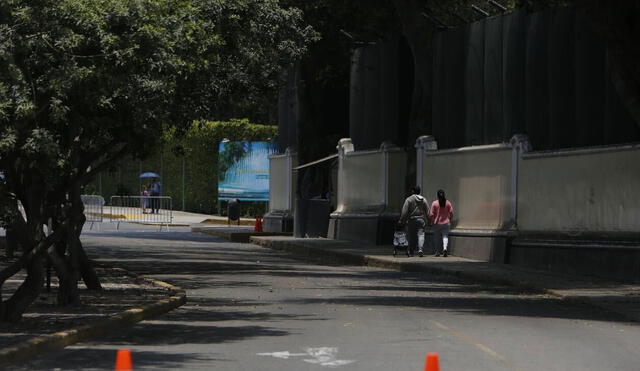 Limeños en calles aledañas a la avenida Arequipa. Foto: Flavio Matos/La República