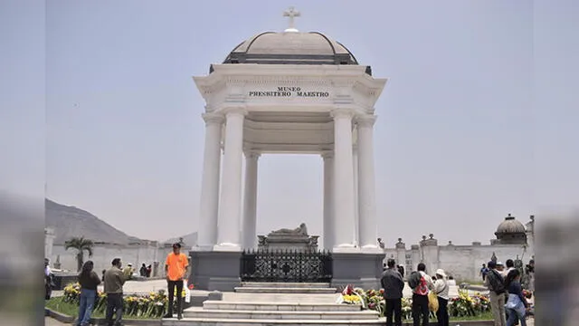 Miles de personas peregrinaron al cementerio Presbítero Maestro [FOTOS]