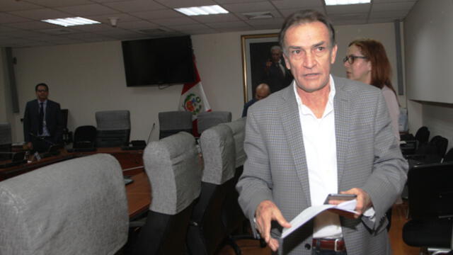 Becerril pidió licencia a FP tras denuncia por presunto soborno