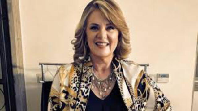 En el año 1985, Érika Buenfil obtiene su primer papel protagónico en la telenovela Angélica, en la que también interpreta el tema principal.