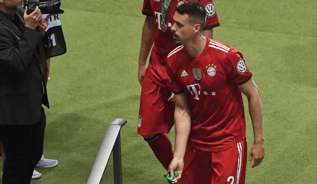 Bayern Munich: Sandro Wagner arrojó su medalla tras perder final de la Copa Alemana [VIDEO]