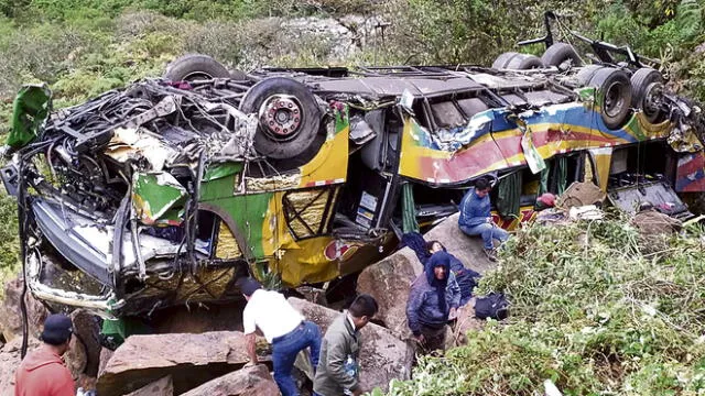 ACCIDENTE. Bus de Palomino SAC cayó a abismo de 300 metros.