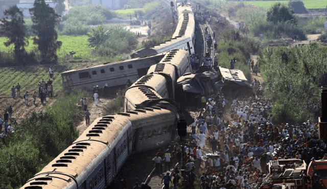 Asciende a 43 el número de muertos por choque de trenes en Egipto