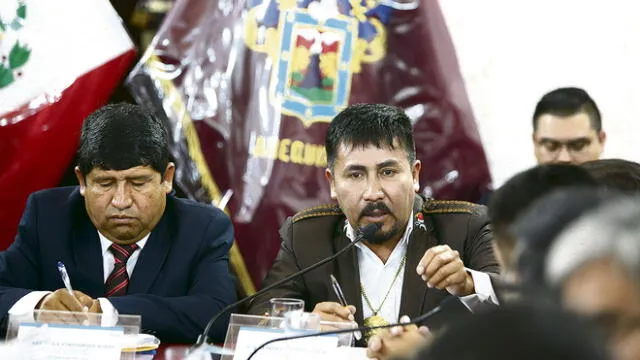 acudió. El gobernador Elmer Cáceres Llica aseguró que asistirá a nuevas sesiones del Consejo Regional de Arequipa.