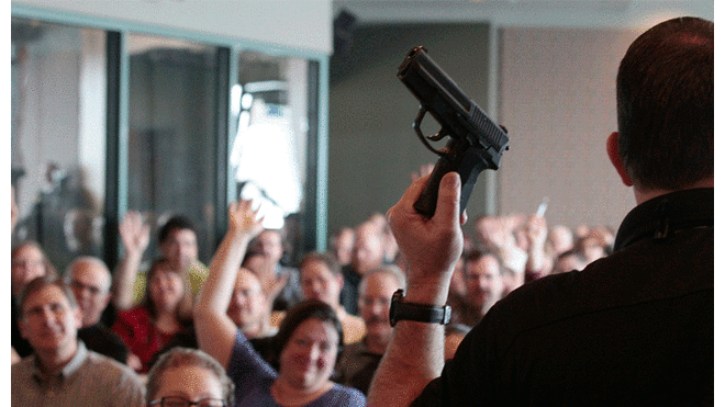Florida: Maestros podrán llevar armas para defender a sus alumnos de tiroteos