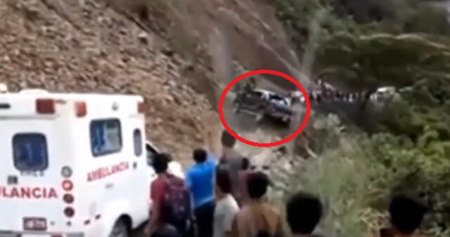 Auto casi cae al barranco en Huanta, Ayacucho. Créditos: Captura Canal N.