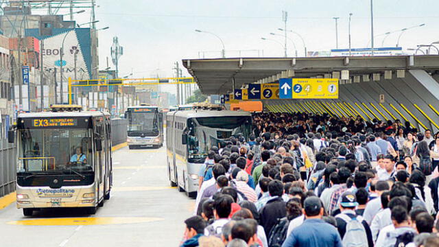 Escolares anuncian protesta en paraderos de Metropolitano de Lima. Créditos: La República.