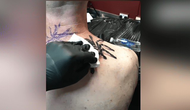 Un joven se hizo un aterrador tatuaje y dejó a miles de personas en shock.
