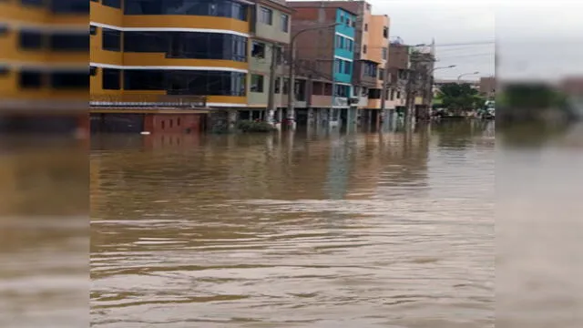 San Juan de Lurigancho: reportan inundación por tubería de desagüe rota [FOTOS Y VIDEOS]