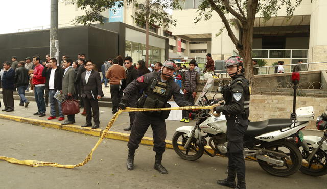Persecución y balacera frente a edificio del Centro Cívico deja tres detenidos