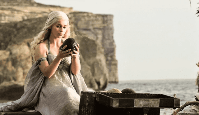 Instagram: Fan Emilia Clarke realiza sexy cosplay de Daenerys Targaryen y miles enloquecen [FOTOS]