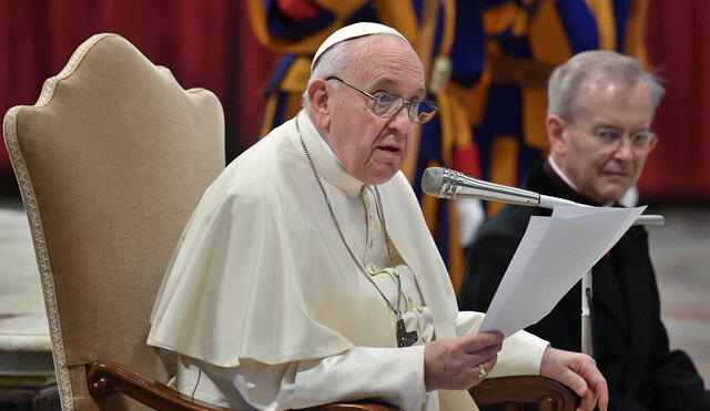 El Papa Francisco celebra una audiencia en la basílica de San Pedro en el Vaticano. Foto: AFP