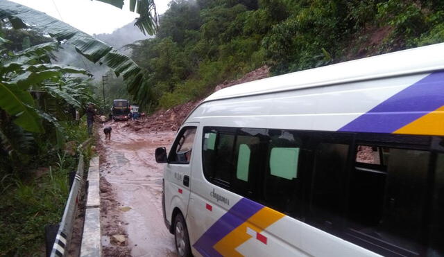  Huaico bloquea la Marginal de la Selva y deja a decenas de turistas varados