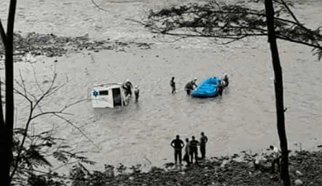 Cusco: dos personas desaparecidas tras caída de ambulancia a río Vilcanota