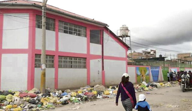 Inicio escolar con protestas de padres de familia en regiones de Puno y Tacna