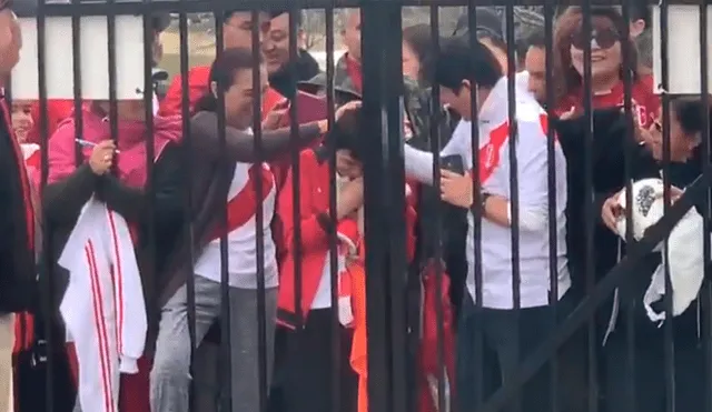 Emotivo gesto de Pedro Gallese conmueve a niño hasta las lágrimas [VIDEO]