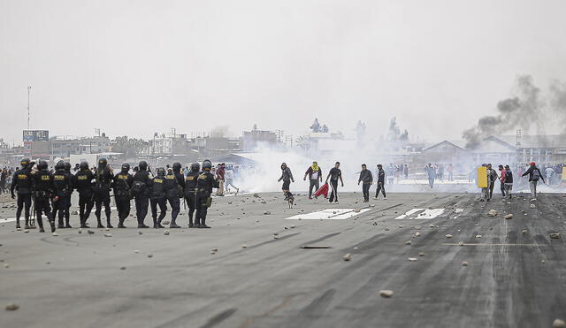 PROTESTAS Y BLOQUEOS EN LA CIUDAD DE AREQUIPA POR EL CIERRE DEL CONGRESO 

