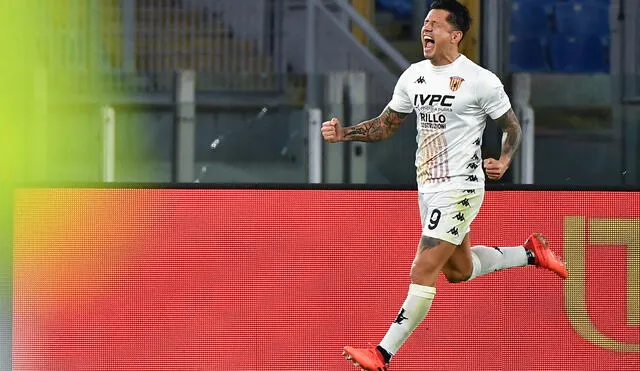Gianluca Lapadula juega actualmente en el Benevento. Foto: AFP