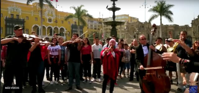 Unión Europea realiza ‘flashmob’ en la Plaza de Armas de Lima para estrechar lazos con el Perú