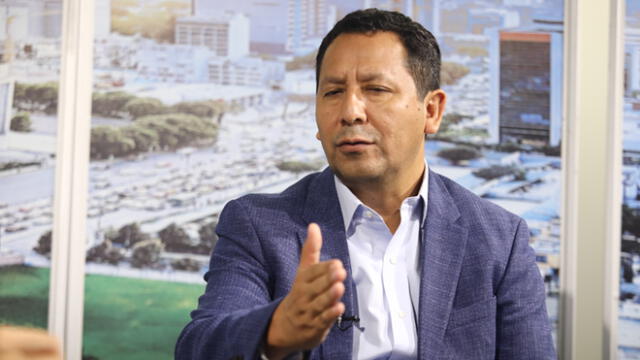 Clemente Flores renunció al partido Contigo, ex Peruanos por el Kambio