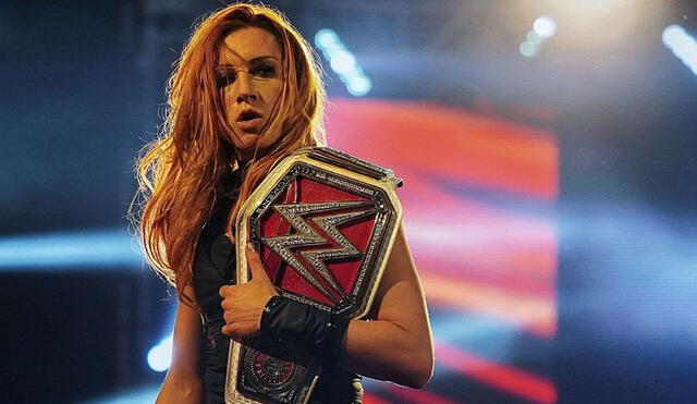 Becky Lynch retuvo el título femenil de RAW en WWE WrestleMania 36. Foto: WWE