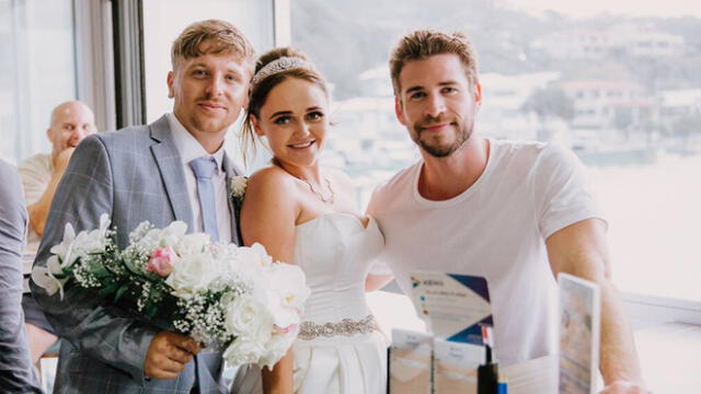 El exesposo de Miley Cyrus coincidió en una boda en Australia y celebró con los novios.