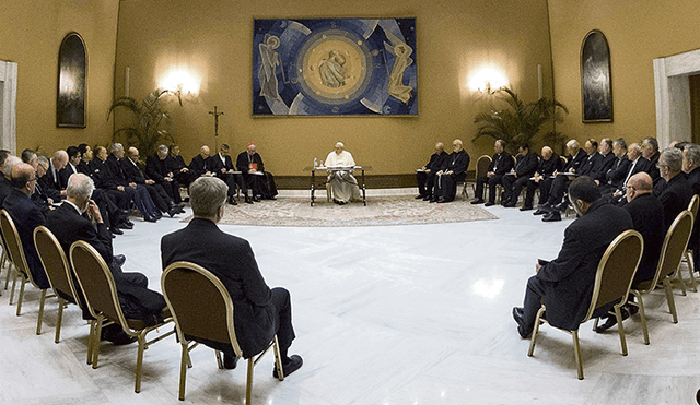 Francisco a nuncios: “No critiquen al Papa a sus espaldas... no a cotilleos”