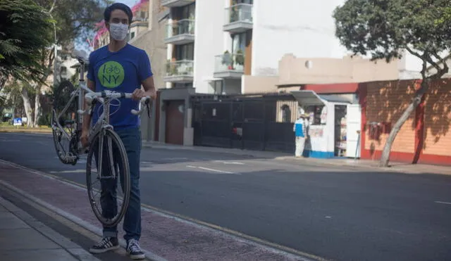 Tomás Luy, fundador de Bicicommuters, un colectivo que ha orientado de decenas de nuevos ciclistas. Y que durante la cuarentena no ha parado. Foto: Jorge Cerdan.