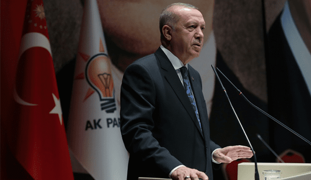 El presidente de Turquía, Recep Tayyip Erdogan, se dirige a los miembros del gobernante Partido Justicia y Desarrollo (AKP) el 26 de diciembre de 2019 en Ankara