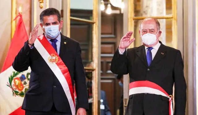 Manuel Merino juramentó a ÁNtero Flores-Aráoz como su primer ministro en medio del rechazo ciudadano a su gobierno. Foto: Presidencia