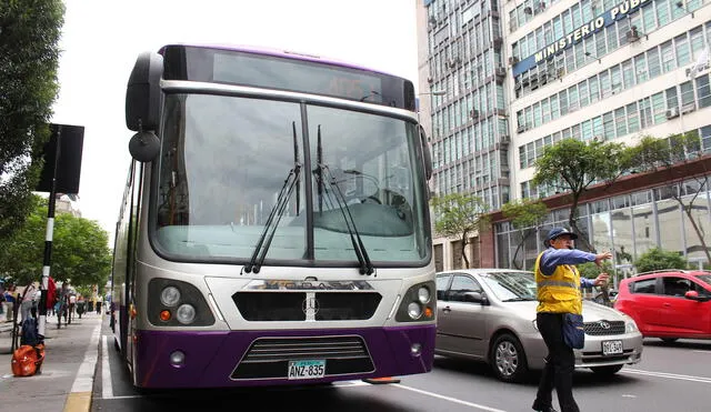 Buses del “corredor morado” circulan por la Av. Abancay