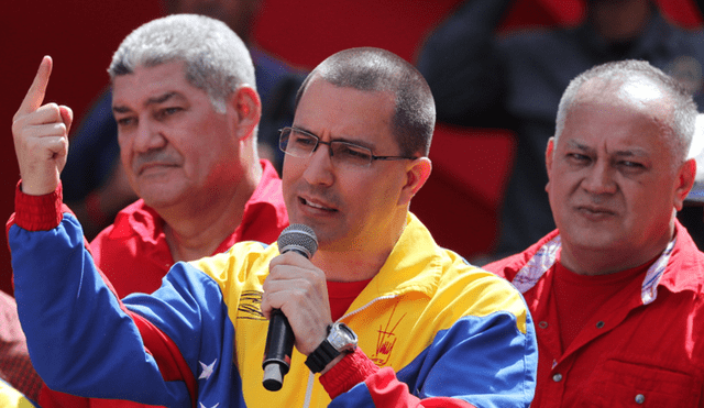 Canciller de Venezuela calificó a Nicolás Maduro como "valiente" tras atentado