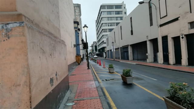 Cercado de Lima: desperdicio de luz eléctrica por poste prendido