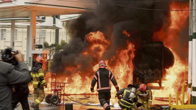 Horas de angustia se vivieron por incendio frente al Hospital del Niño