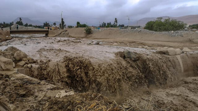 Gobierno declara en emergencia región Tacna por lluvias y huaicos